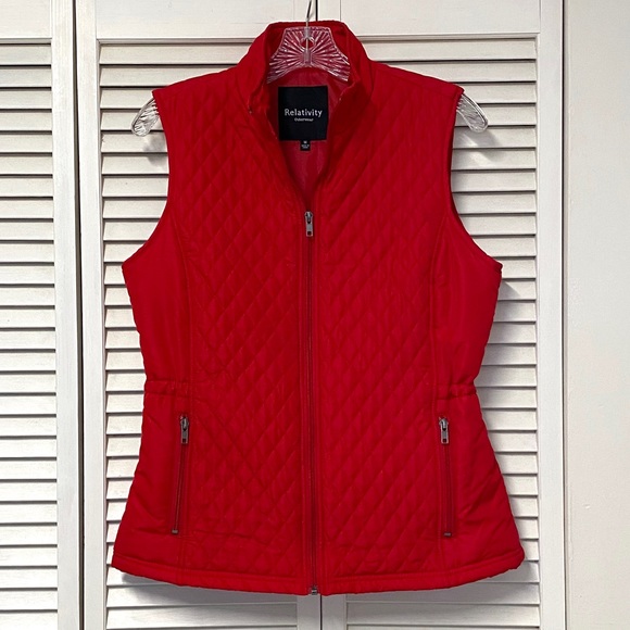 Relativity Jackets & Blazers - ❤️Relativity Red Quilted Vest-like new